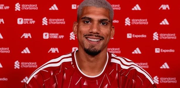 Liverpool anuncia contratação de zagueiro do Barcelona por empréstimo