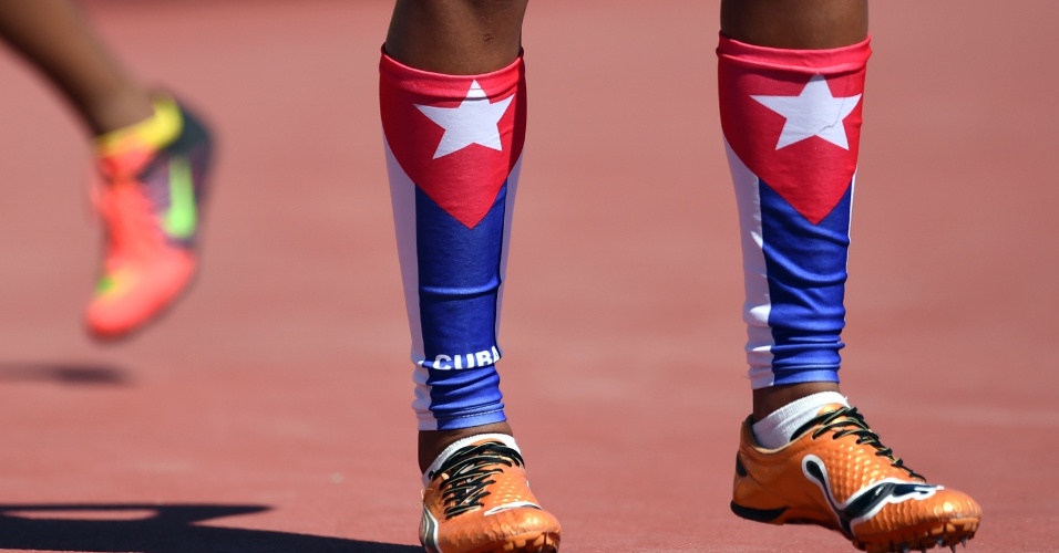 A cubana Arialis Gandulla mostrou todo seu patriotismo nas meias que usou nas eliminatórias dos 200m