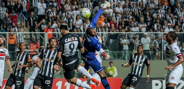 Dupla formada por Fred e Pratto tem média de um gol a cada 211 minutos jogados - Bruno Cantini/Clube Atlético Mineiro