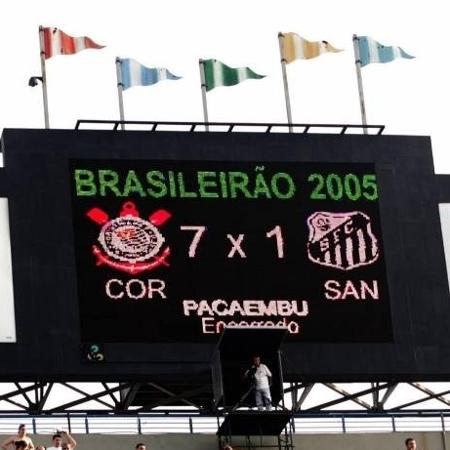 Placar da partida entre Corinthians e Santos no Brasileiro de 2005