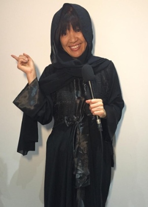 Repórter de TV Kiyomi Nakamura comprou uma Abaya para semana de jogos na Arábia - Arquivo Pessoal