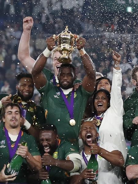 Troféu da Copa do Mundo de rugby visita a ESPN, que transmitirá o