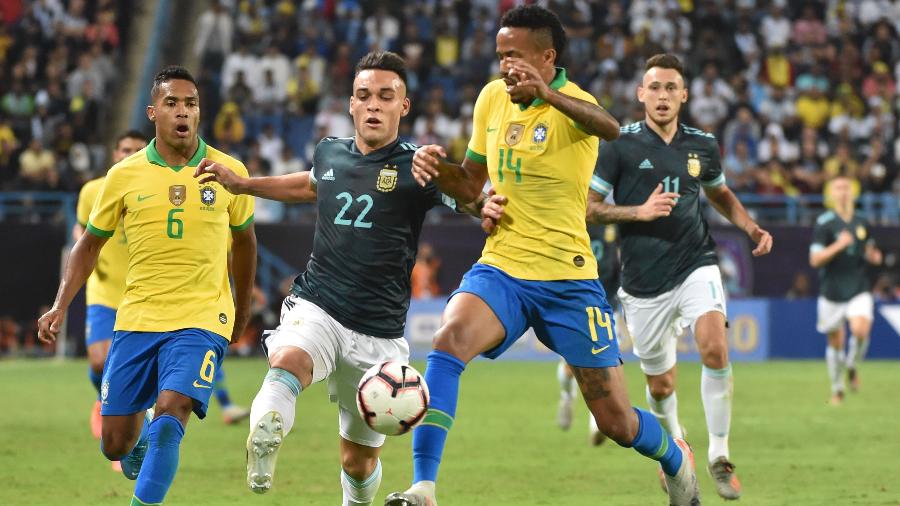 Brasil perdeu por 1 a 0 para a Argentina em amistoso e chegou a cinco jogos sem vencer - Fayez Nureldine/AFP