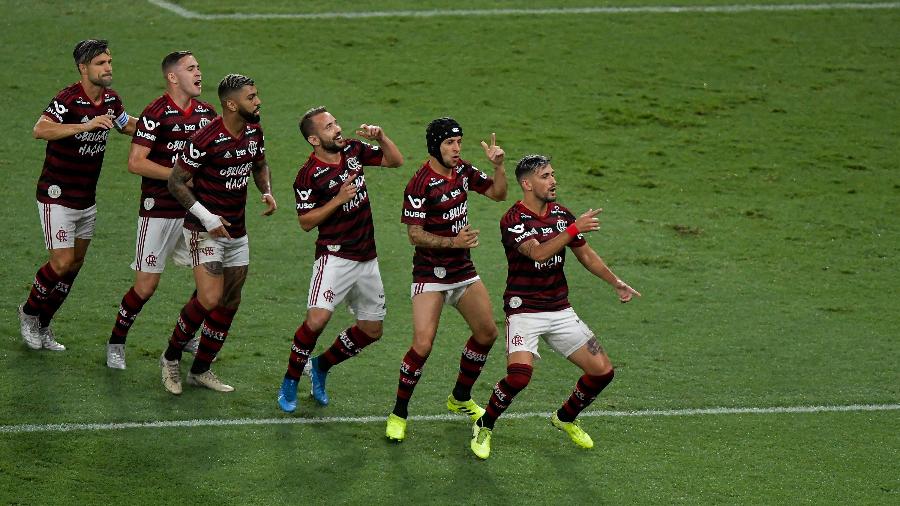 Jogadores do Flamengo comemoram gol de Arrascaeta: Liverpool é o rival na decisão - Thiago Ribeiro/AGIF