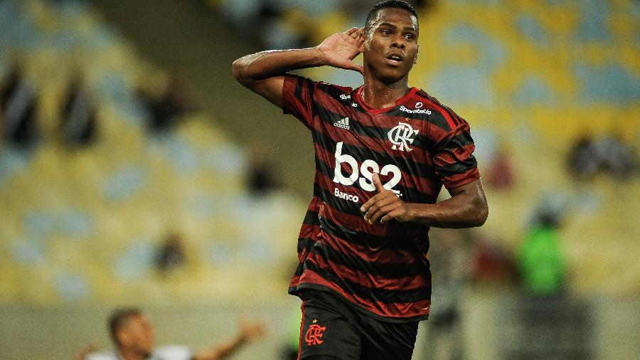 Lucas Silva comemora gol pelo Flamengo contra o Vasco pelo Carioca 2020 - Allan Carvalho/AGIF