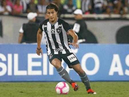 Flamengo tem interesse no lateral Marcinho, do Botafogo