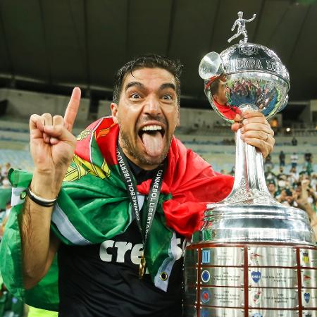 Abel Ferreira comemora o título da Copa Libertadores pelo Palmeiras