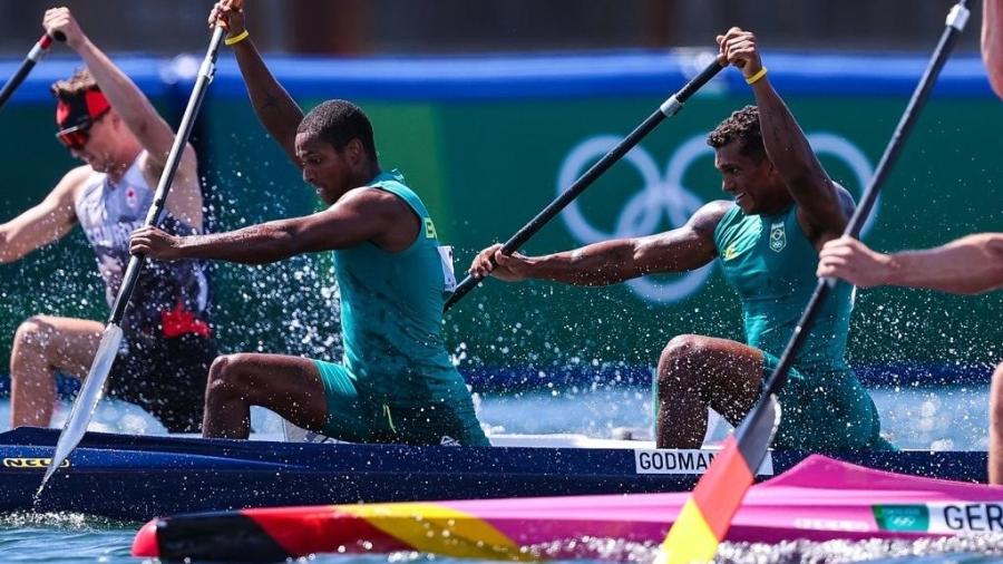 Jacky Godmann e Isaquias Queiroz disputando a semifinal de C2 1000m nas Olimpíadas de Tóquio - Wander Roberto/COB