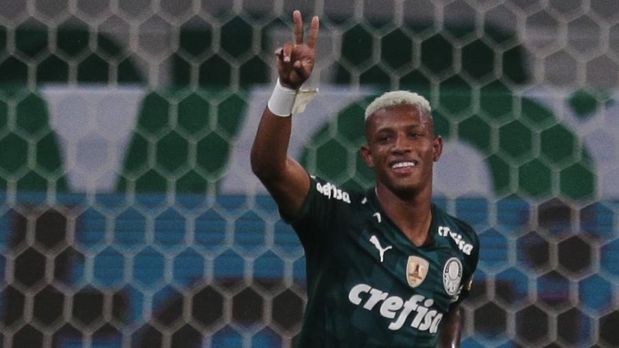 Danilo, jogador do Palmeiras, comemora seu gol durante a partida contra o Juventude  - Ettore Chiereguini/Ettore Chiereguini/AGIF