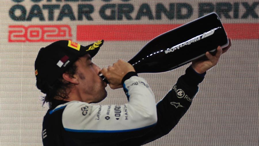 Fernando Alonso subiu a um pódio da Fórmula 1 depois de sete anos; espanhol ficou em 3° no GP do Qatar - Thaier Al-Sudani/Reuters