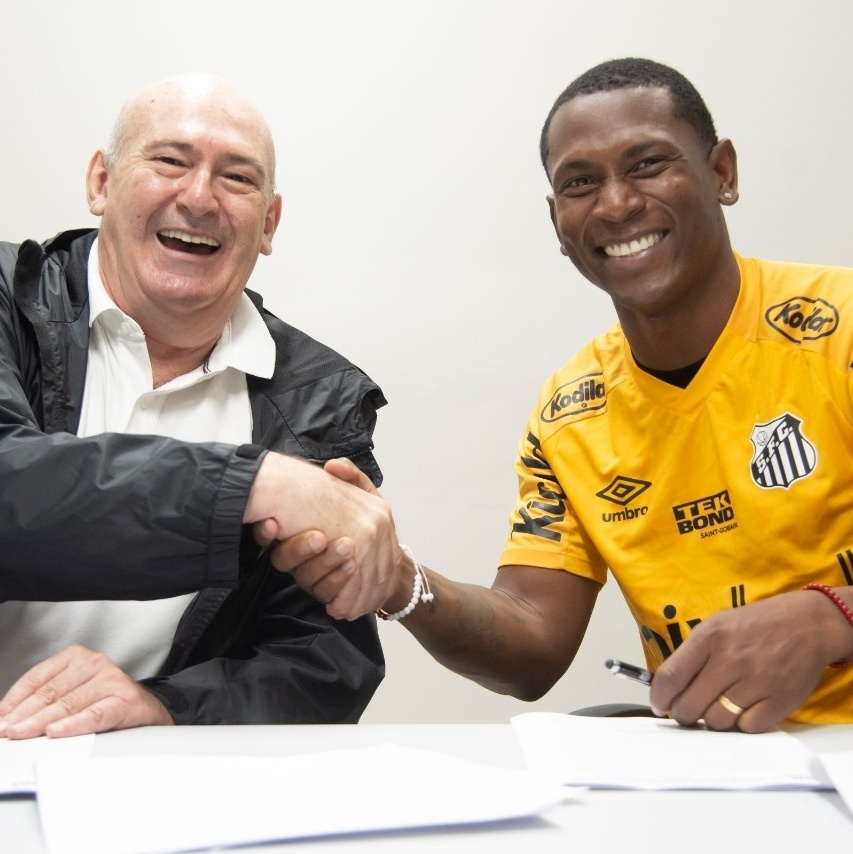 Santos acerta base contratual com Bryan Angulo, que negocia