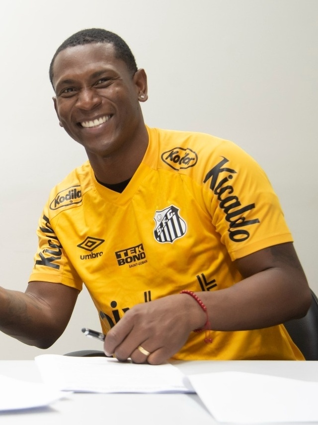 Novo atacante do Santos, Angulo vem de temporada com números 'tímidos