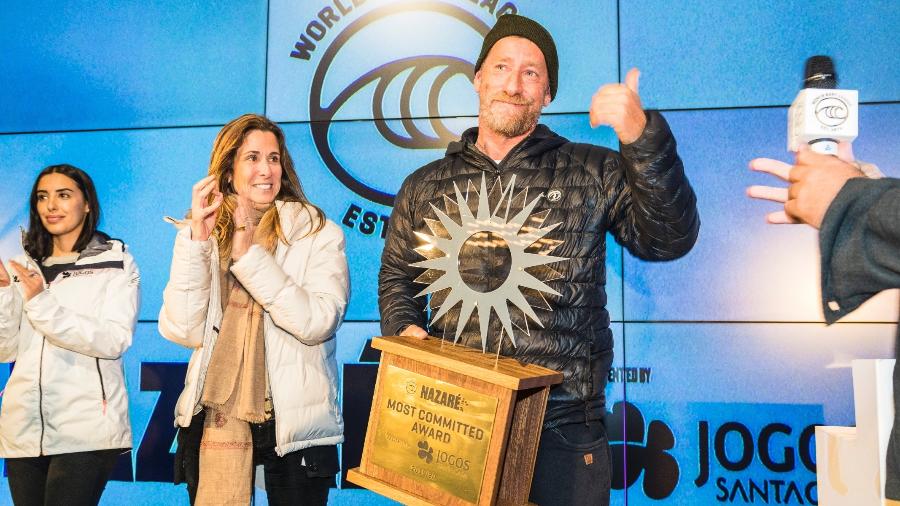 Alemão de Maresias recebe prêmio de maior comprometimento com os surfistas pela WSL no Nazaré Tow-in Challenge 2020 - Damien Poullenot/WSL via Getty Images