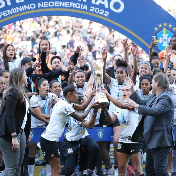O crescimento do futebol feminino e luta por melhores condições