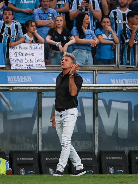 Renato Portaluppi reclama durante a partida entre Grêmio e Brasil de Pelotas. - Maxi Franzoi/Maxi Franzoi/AGIF