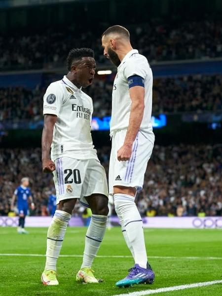 Benzema e Vini Jr comemoram gol do Real Madrid contra o Chelsea - Mateo Villalba/Quality Sport Images/Getty Images