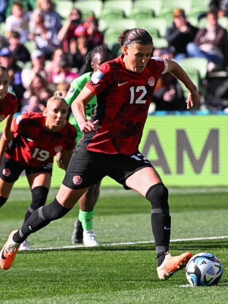 Christine Sinclair perde pênalti pelo Canadá diante da Nigéria na Copa feminina