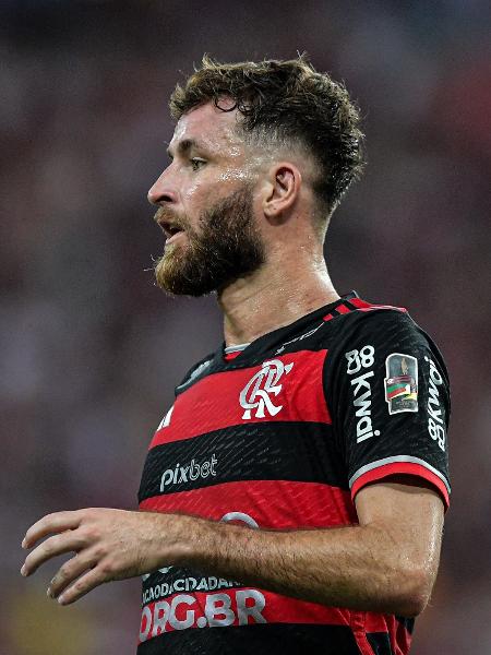 Léo Pereira em ação pelo Flamengo - Thiago Ribeiro/AGIF