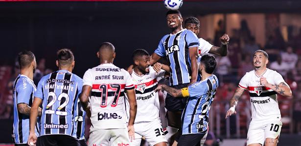 Árbitro é Alertado sobre Falta Antes de Pênalti em São Paulo x Grêmio
