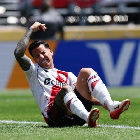 Driussi se machuca após marcar para o Rivar Plate contra o Urawa no Mundial de Clubes Driussi se machuca após marcar para o Rivar Plate contra o Urawa no Mundial de Clubes