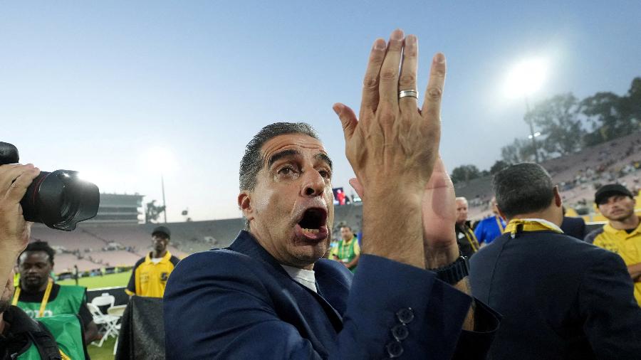 O técnico do Botafogo Renato Paiva comemora após vitória sobre o PSG - Kirby Lee/Reuters