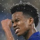 Técnico do Chelsea se diz 'sortudo' por treinar Estêvão e cita humildade