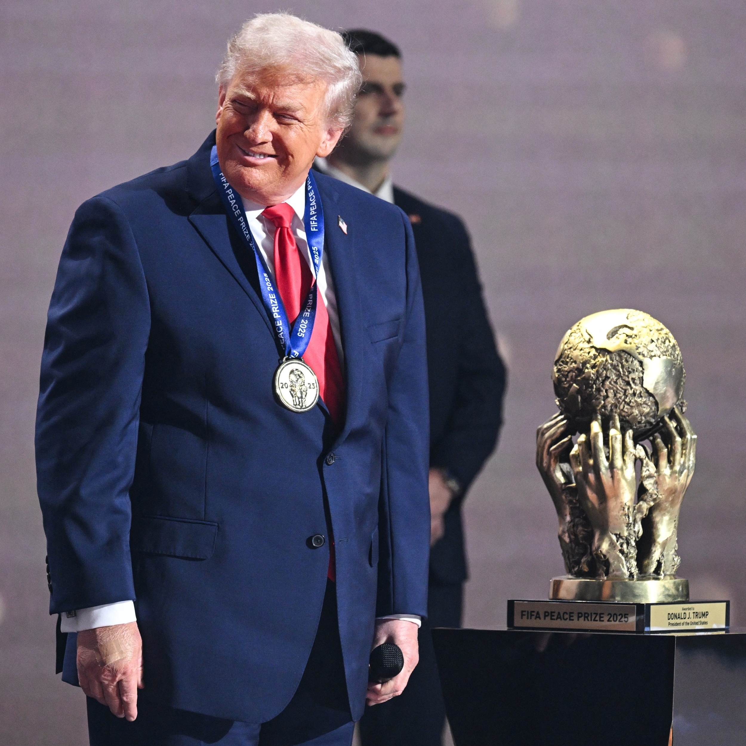 Donald Trump é homenageado pela Fifa com prêmio da Paz