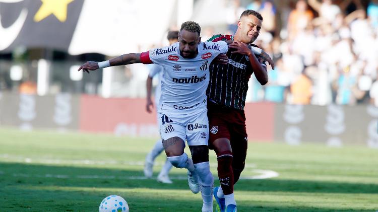 Neymar em ação durante Santos x Fluminense, partida do Brasileirão