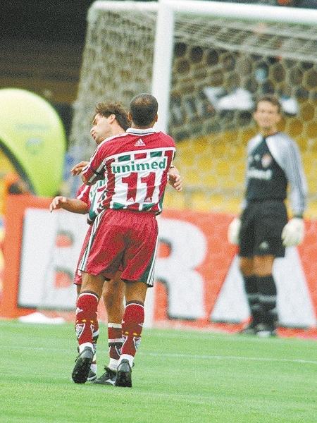 Romário agride Andrei durante jogo do Fluminense com o São Paulo, em 2002 - Fernando Santos/Folhapress