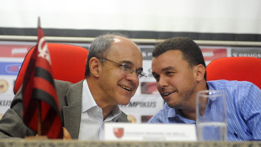 Rodrigo Tostes, à direita, conversa com o então presidente Eduardo Bandeira de Mello - Alexandre Vidal/Fla Imagem