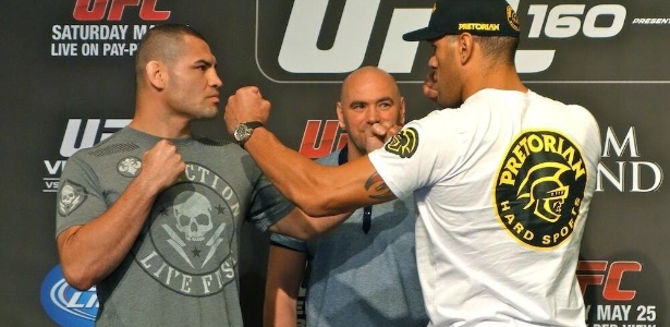 Cain Velasquez e Pezão se encaram antes da revanche, agora valendo o cinturão no UFC 160 - Reprodução/Twitter