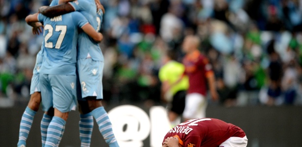 Jogadores da Lazio comemoram título inédito sobre o maior rival   - Fillipo Monteforte/AFP