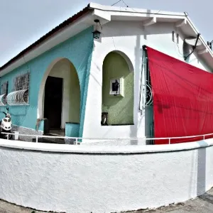 A primeira casa de Garrincha em Pau Grande. No local funciona hoje uma lanchonete da família - Júlio César Guimarães/ UOL