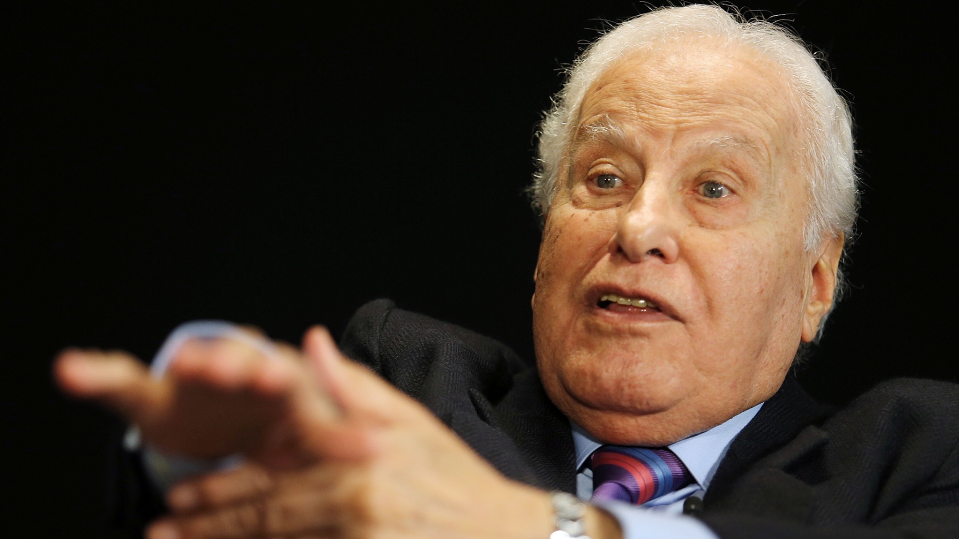 Alberto Dualib, ex-presidente do Corinthians, gesticula durante entrevista concedida ao UOL Esporte - Flávio Florido/UOL