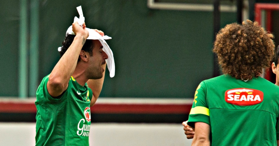 31.05.2013 - Fred atuou por 40 minutos no treino da seleção brasileira e depois foi poupado pela comissão técnica