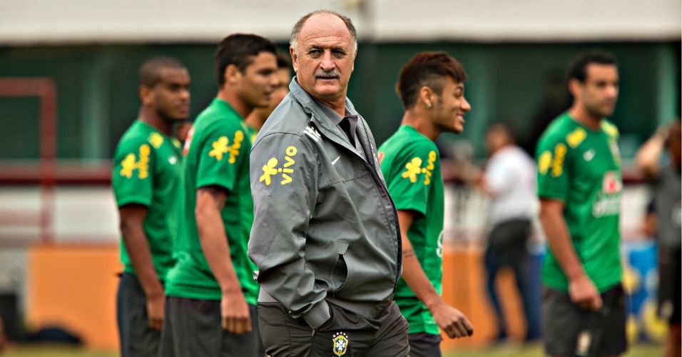 31.05.2013 - Técnico Luiz Felipe Scolari esboça time titular da seleção brasileira para o amistoso contra a Inglaterra no domingo