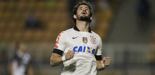 Apesar do jejum de gols, Corinthians diz estar satisfeito com atuações de Alexandre Pato - Fernando Donasci/UOL