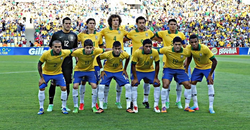 02.jun.2013 - Seleção brasileira posa para foto oficial antes do amistoso contra a Inglaterra no Maracanã