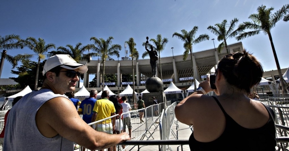 Torcedores chegam ao Maracanã, que abrigará o amistoso entre Brasil x Inglaterra