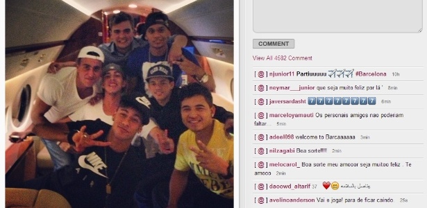 Neymar e seus "parças" no avião em que viajou para Barcelona - Reprodução/Instagram