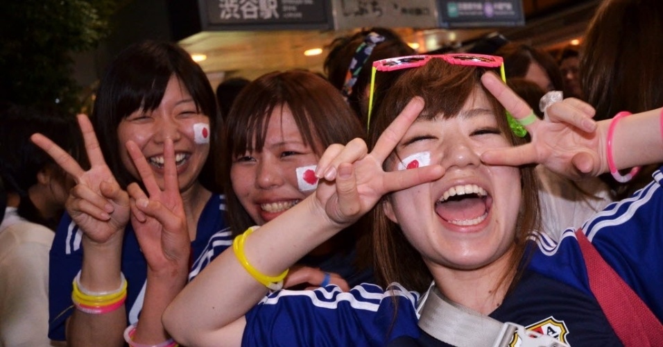 Japonesas vão às ruas de Tóquio celebrar a classificação do país para o Mundial de 2014