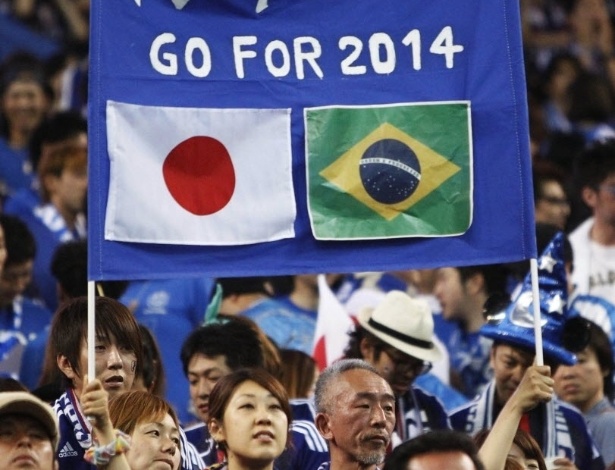 Torcida se anima com a possibilidade de disputar o Mundial de 2014 no Brasil