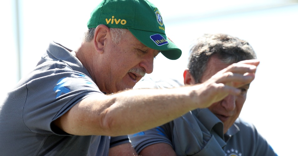 Felipão e Parreira analisam treinamento da seleção no CT do Goiás