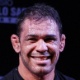 06.jun.2013 - Minotauro posa para foto ao lado de sua equipe no treino aberto para o TUF Brasil Finale - Gaspar Nobrega/inovafoto