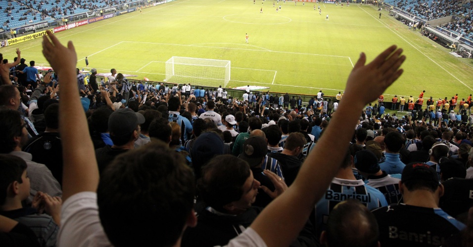 Reabertura da arquibancada da Arena do Grêmio anima torcedores