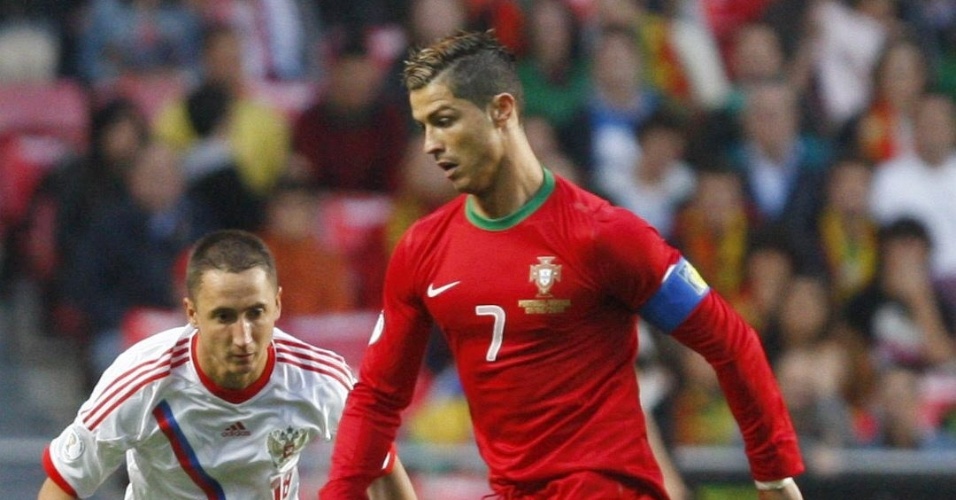 07.jun.2013 - Com luzes no cabelo, Cristiano Ronaldo exibe novo penteado durante jogo contra a Rússia pelas Eliminatórias Europeias