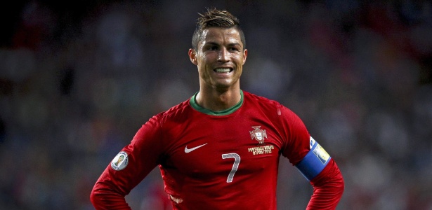 Cristiano Ronaldo tem mais dois anos de contrato com o Real Madrid - EFE/EPA/MARIO CRUZ
