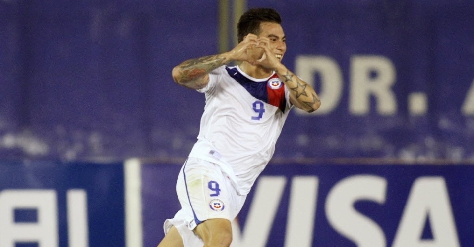 07.jun.2013 - Vargas, do Grêmio, comemora gol do Chile contra o Paraguai pelas Eliminatórias sul-americanas