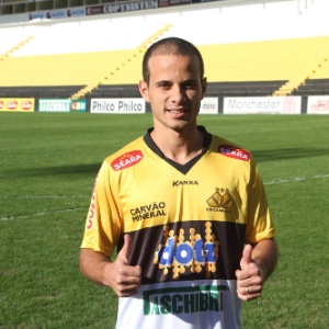 Morais saiu lesionado contra o Goiás e foi vetado pelo departamento médico para jogo de 4ª - 
