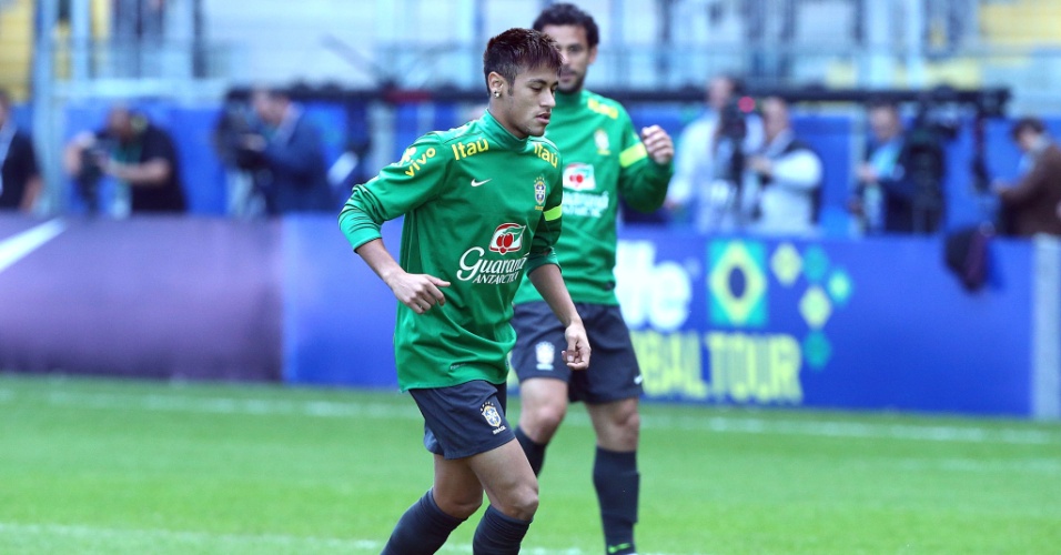 Neymar em treino da seleção brasileira em Porto Alegre